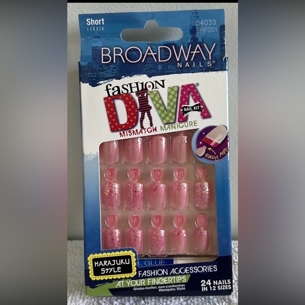 Broadway Nails Fashion Diva Mismatch Manicure NEW